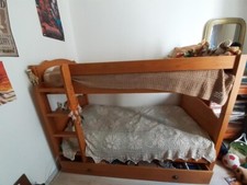 lits superposés en bois (2 lits + 1 lit tiroir d'appoint), ou lits séparés