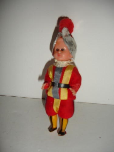 Petite poupee folklorique - petite,
