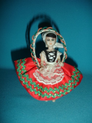 Petite poupée folklorique - poupée,