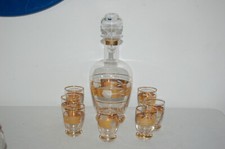 Serviceà liqueur vintage , fleurs gravées