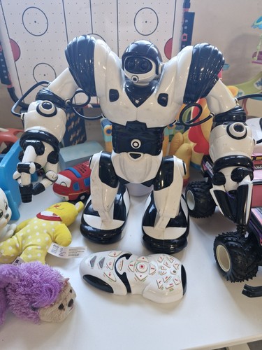 Robot sapiens wowwee wow - wowwee, wee