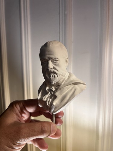 Petit buste artisanal - , en