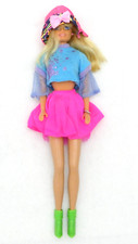 POUPEE BARBIE AVEC ROBE ROSE