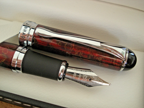Stylo grande plume argentée - grande,