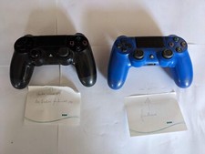 2 manette ps4 1 fonctionne et 1 vendue comme hs, boutons fonctionnent pas