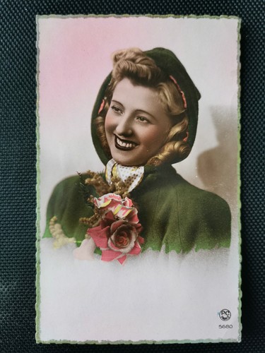 Cpa jeune femme - jeune, souriante