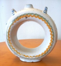 Gourde en faïence : Nevers