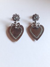 Belles boucles d'oreilles cœurs en nacre grise de marque GAS