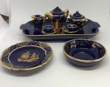 Service à café + 2 assiettes