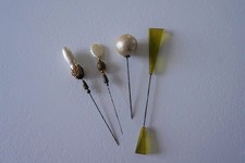 Lot de 4 anciennes épingles à chapeau différentes