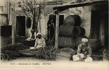 CPA AK TUNISIA Fabricants de Couffins (1020201)