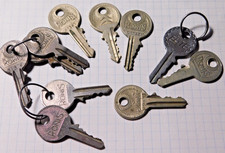 vintage LOT 11 CLE RONIS neiman CITROEN RENAULT strafor ELITE reservoir ANTIVOL