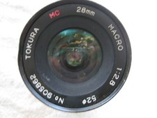 Tokura 28mm f2,8 Macro : objectif grand angle argentique, en monture vissante 42