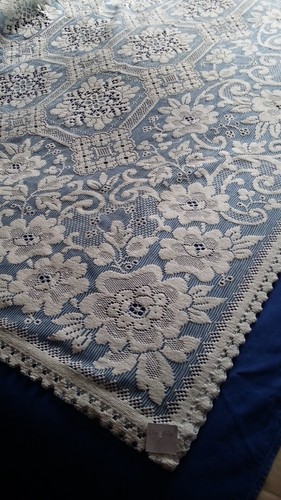 Ancienne nappe couvre - nappe, lit