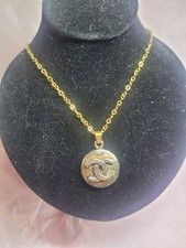 Collier Upcyclé Avec Bouton Haute Couture