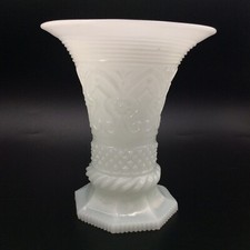 Vase cornet piédouche en