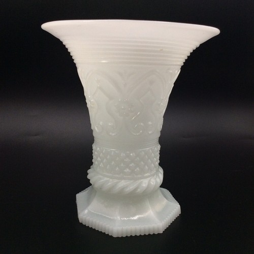 Vase cornet piédouche - , en