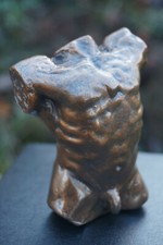 RO28  FIGURINE STATUETTE