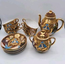 Service à thé en porcelaine de Satsuma à décor de scènes traditionnelles XXème