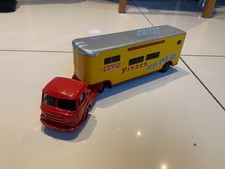 Saviem JL20 et semi caisse du cirque Pinder Corgi