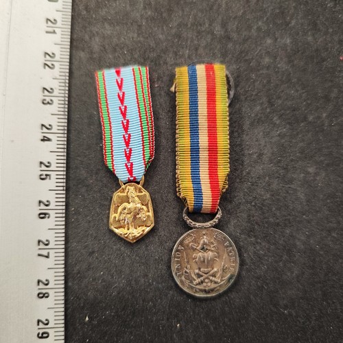 Lot medailles decorations - 2,