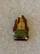 Pin’s SNCF Soyez Prudent Chien Rail Train Wagon Gare Sécurité Transport Animal