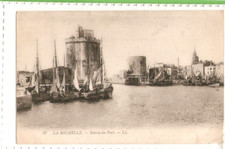 LA ROCHELLE. carte postale ancienne Entrée  du Port/( Barques