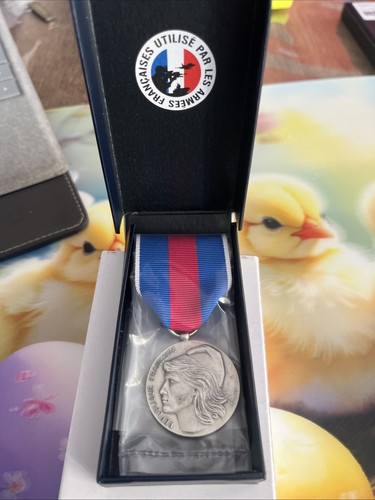 Medaille services militaires - ,