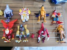 Lot 8 Figurines Bandai Digimon