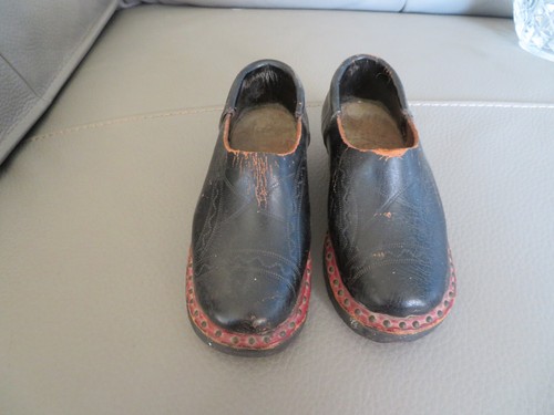 Ancienne petite chaussure cuir - petite,
