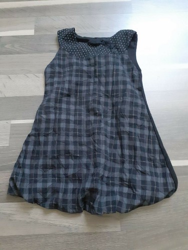 Robe noire grise à - et,
