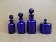Ancien service de toilette flacon à parfum boîte à poudre en verre bleu cobalt