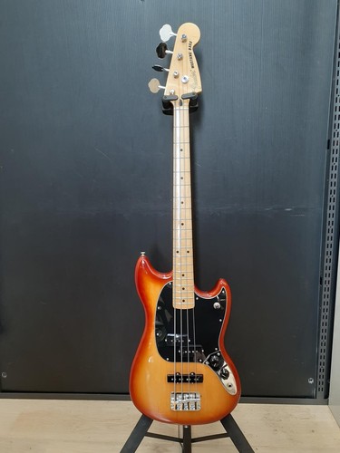 Guitare basse électrique