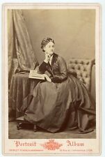 PHOTO CABINET Fatalot LYON, une femme rêveuse fauteuil album CDV robe mode 