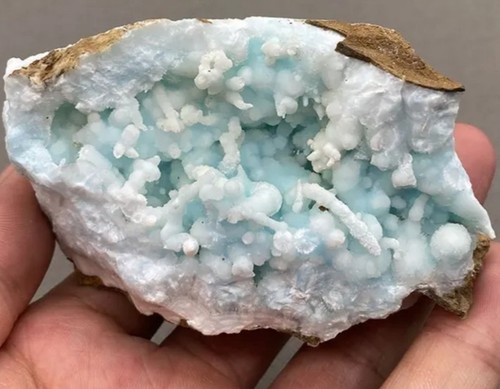 Belle rare aragonite bleue - belle,