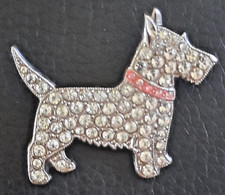 BROCHE ANCIENNE EN FORME DE CHIEN FOX TERRIER ECOSSAIS AVEC STRASS