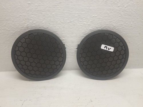 Cache haut parleur porte avant