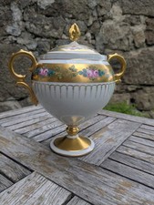 Superbe sucrier en porcelaine de Sèvres estampillée guirlande de rose et dorure 