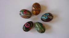 Lot de 5 oeufs en bois peints