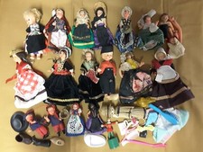 lot poupées de collection théme des régions