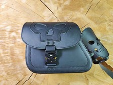 Sacoche Oscillant Sporty Crâne Blackline Convient pour Harley Davidson Sportster