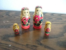 Nesting dolls/2 pc.women 1