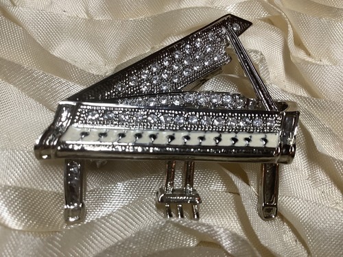 Silver tone crystal piano - tone,