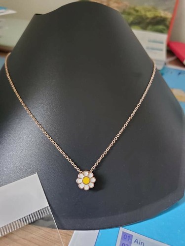 Collier pendentif marguerite