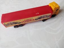 un camion semi remorque