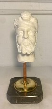 Joli buste en marbre blanc