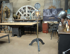 Lampadaire Industriel ancienne pompe à essence Italie 1960