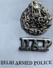 BADGE COIFFE ET EPAULETTE DELHI ARMED POLICE EN ANGLAIS INDE - INDIA
