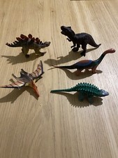 5 Dinosaures en plastique avec un livre Nathan Éducatif