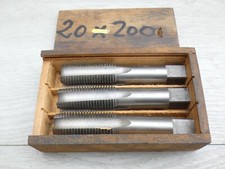 set jeu de 3 taraud à main 4 goujure mètrique M20 x 200 HSS       (n13)